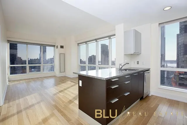$1,425,000 | 350 West 42nd Street, Unit 18L | Hell's Kitchen