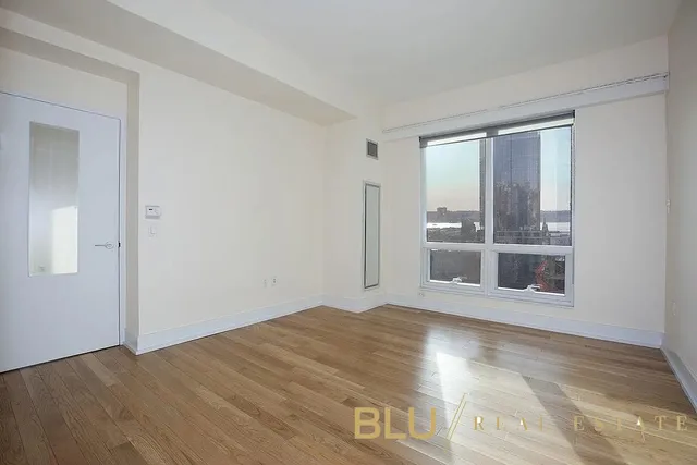 $1,425,000 | 350 West 42nd Street, Unit 18L | Hell's Kitchen