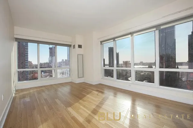 $1,425,000 | 350 West 42nd Street, Unit 18L | Hell's Kitchen