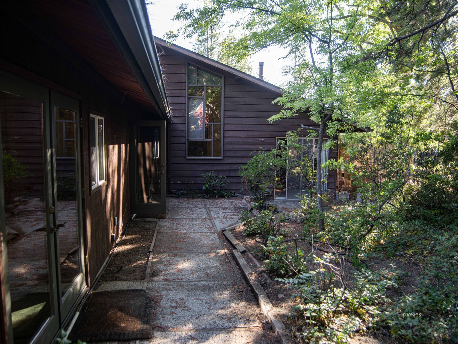 25970 Cedar Street Idyllwild, CA 92549 - Photo 28 of 28 a backyard of a house with lots of green space
