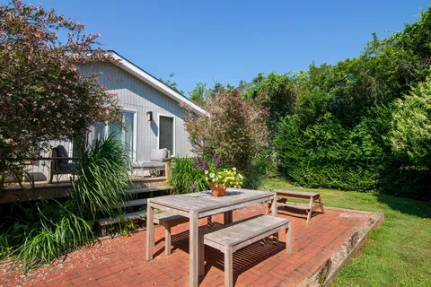 $2,490,000 | 21 Flagg Avenue, Montauk, NY 11954
