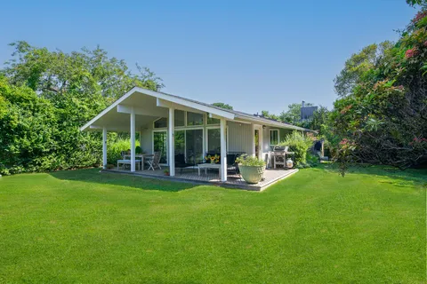 $2,490,000 | 21 Flagg Avenue, Montauk, NY 11954