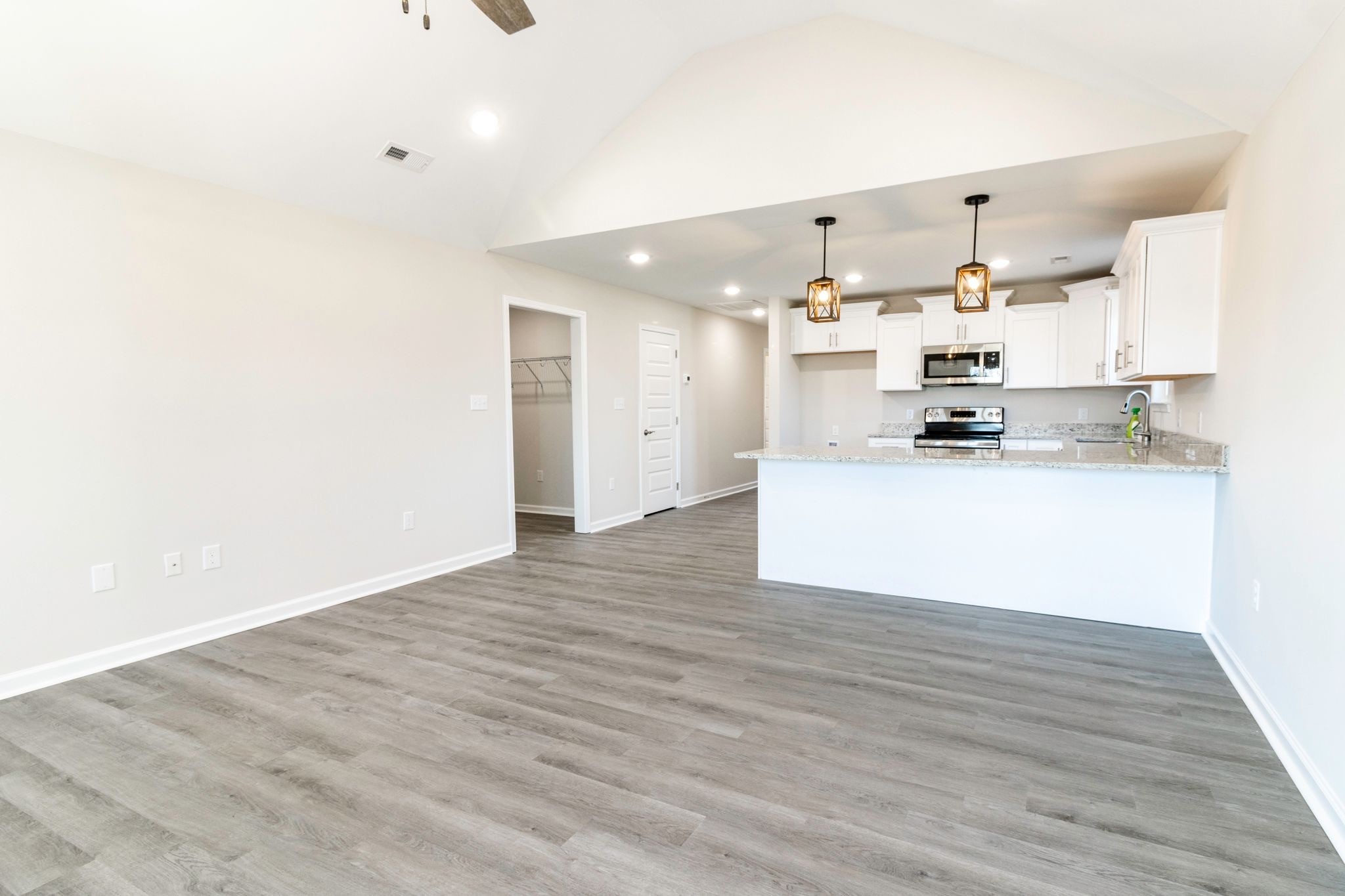 688 Mayfield Road Pulaski, TN 38478 - Photo 3 of 17 Gallery Image 3