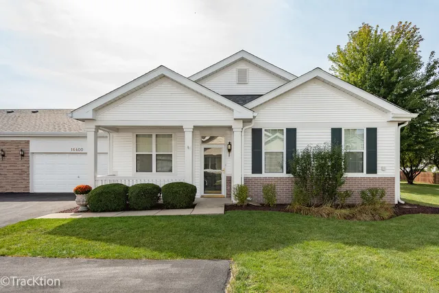 $254,000 | 16400 Crescent Lake Drive, Unit 16400, Crest Hill, IL 60403