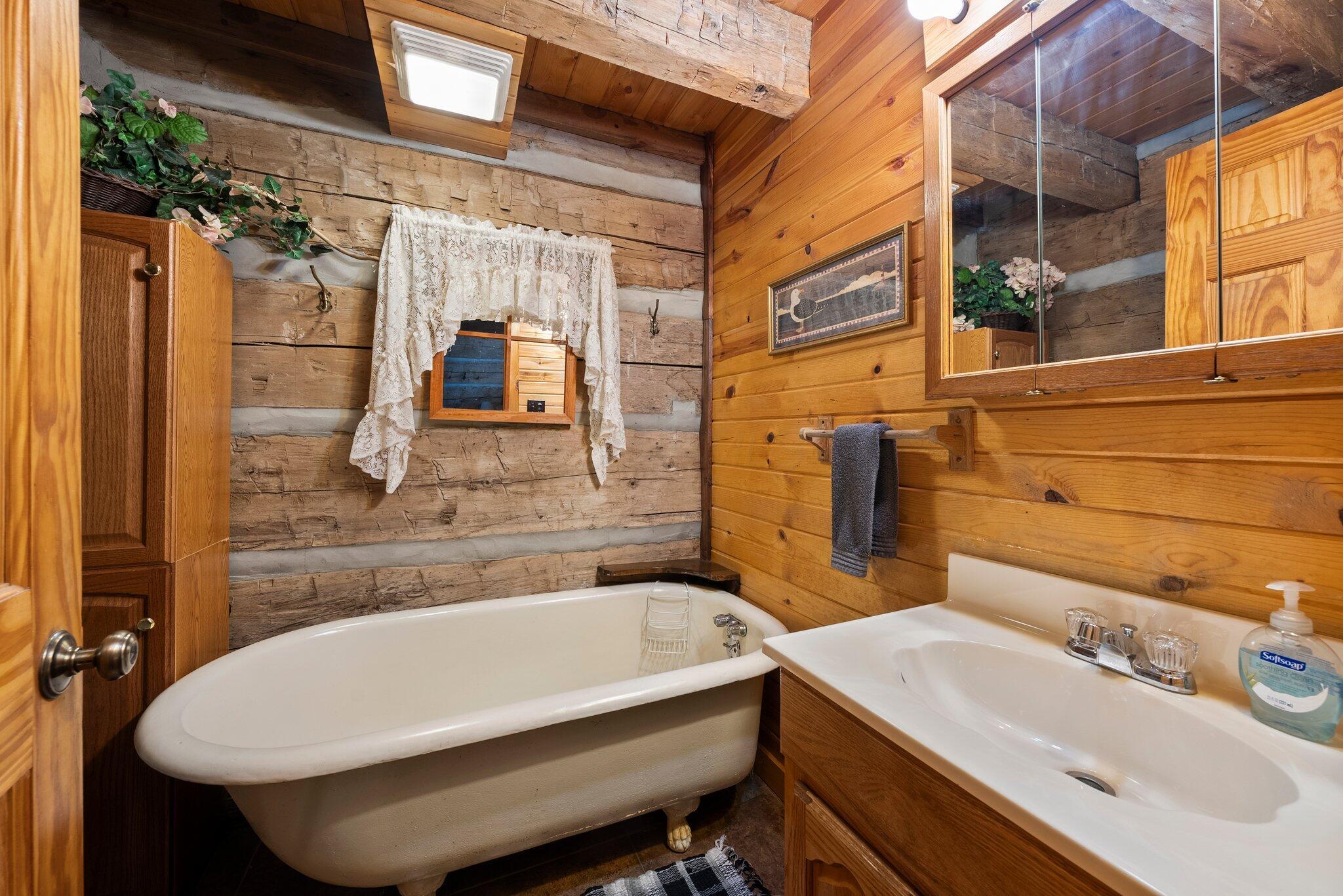 14635 Little Cola Road Rockbridge, OH 43149 - Photo 46 of 81 Cabin 2 - Full Bathroom Entry Level