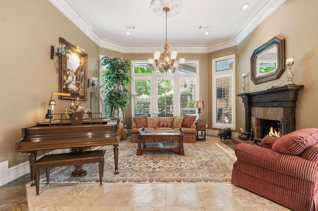$1,239,000 | 14 Highland Circle, The Woodlands, TX 77381