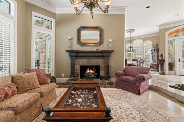 $1,239,000 | 14 Highland Circle, The Woodlands, TX 77381