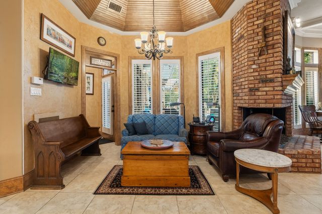 $1,239,000 | 14 Highland Circle, The Woodlands, TX 77381