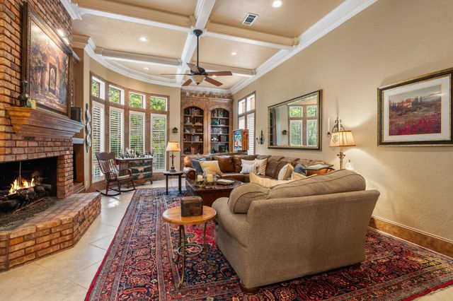 $1,239,000 | 14 Highland Circle, The Woodlands, TX 77381