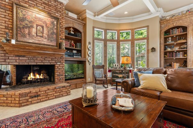 $1,239,000 | 14 Highland Circle, The Woodlands, TX 77381