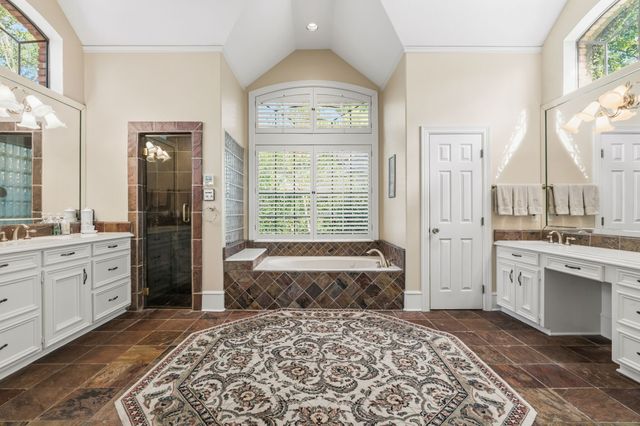 $1,239,000 | 14 Highland Circle, The Woodlands, TX 77381