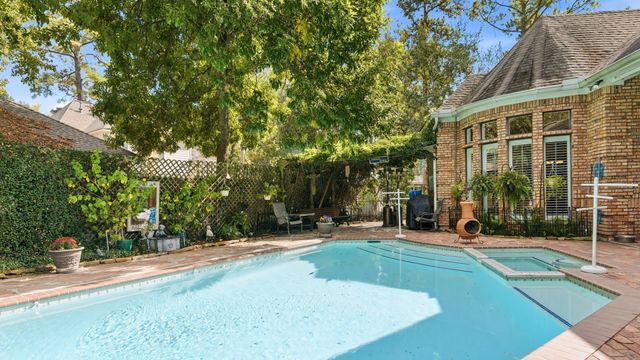 $1,239,000 | 14 Highland Circle, The Woodlands, TX 77381