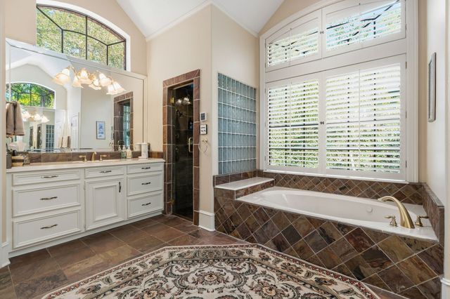 $1,239,000 | 14 Highland Circle, The Woodlands, TX 77381