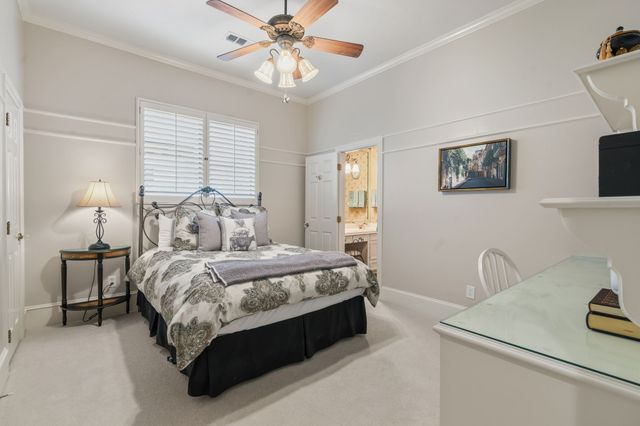 $1,239,000 | 14 Highland Circle, The Woodlands, TX 77381