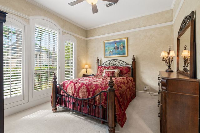 $1,239,000 | 14 Highland Circle, The Woodlands, TX 77381