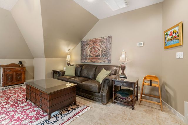 $1,239,000 | 14 Highland Circle, The Woodlands, TX 77381