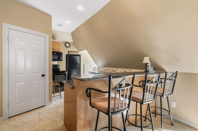 $1,239,000 | 14 Highland Circle, The Woodlands, TX 77381