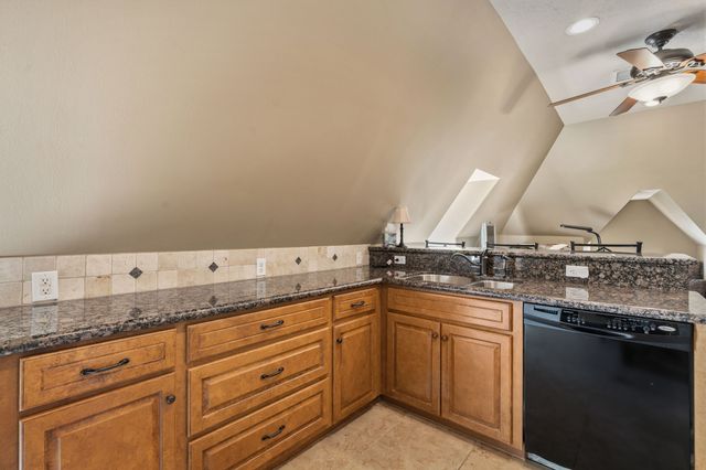 $1,239,000 | 14 Highland Circle, The Woodlands, TX 77381