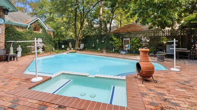 $1,239,000 | 14 Highland Circle, The Woodlands, TX 77381