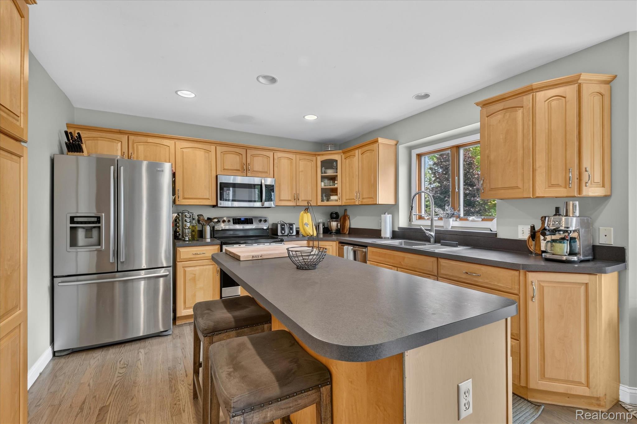7040 McGuire Road Fenton, MI 48430 - Photo 9 of 43 20-7040-McGuire-Rd-Fenton-WindowStill.jpg