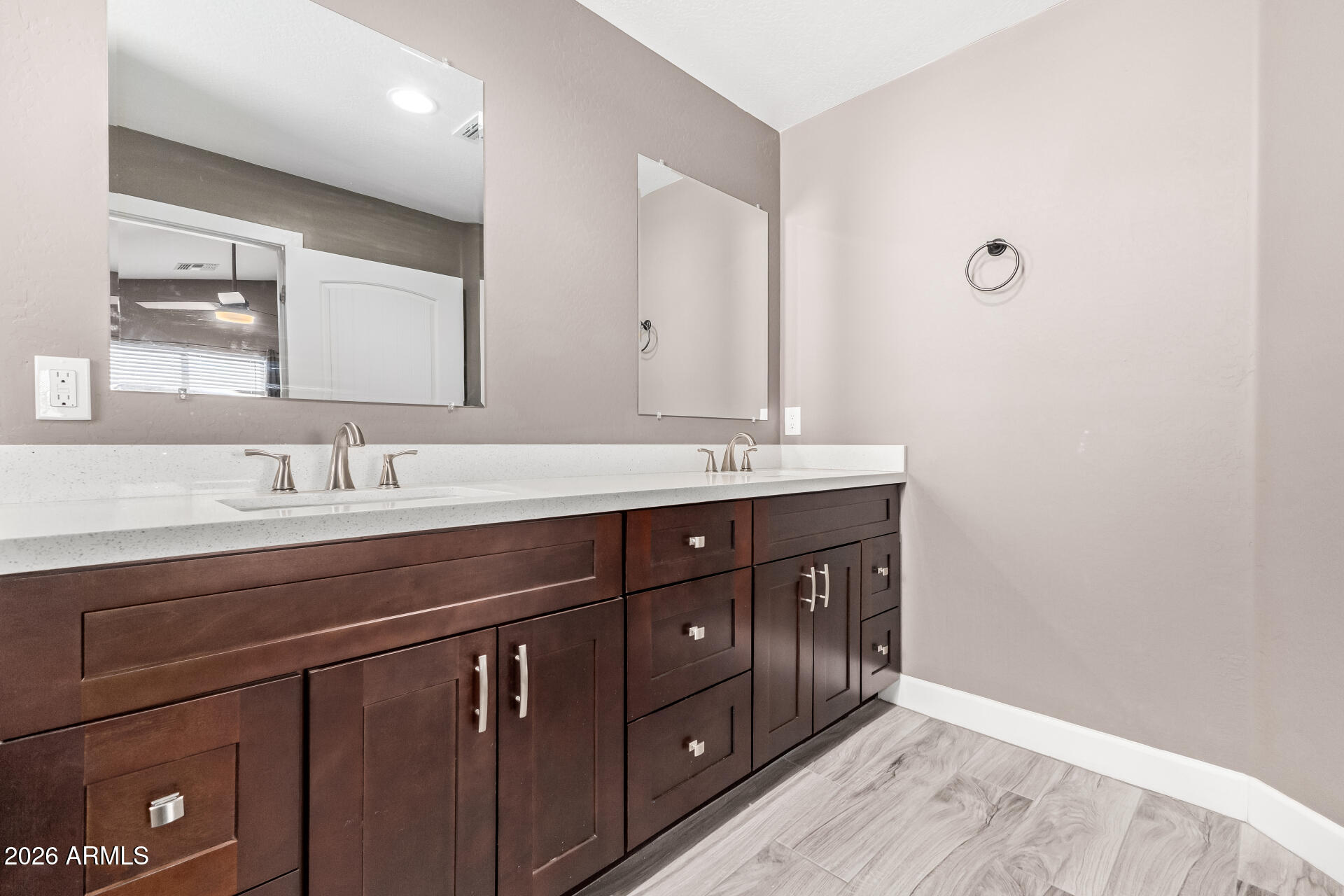 2730 East Broadway Road Phoenix, AZ 85040 - Photo 22 of 36 Primary Bath