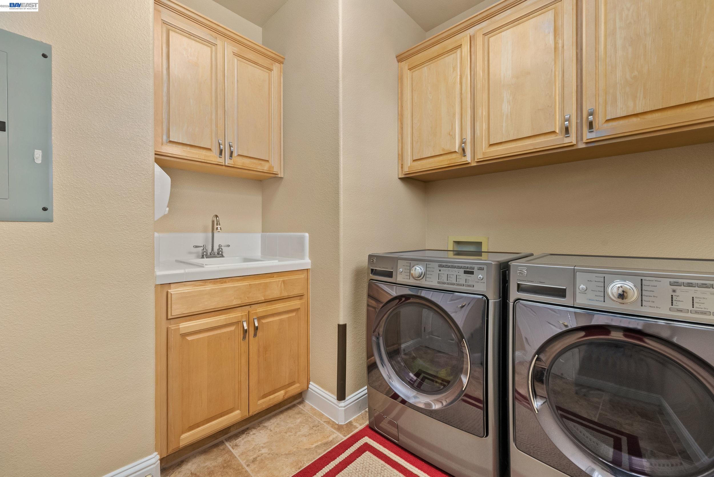 4717 Chestnut Court Dublin, CA 94568 - Photo 18 of 60 a utility room with sink dryer and washer