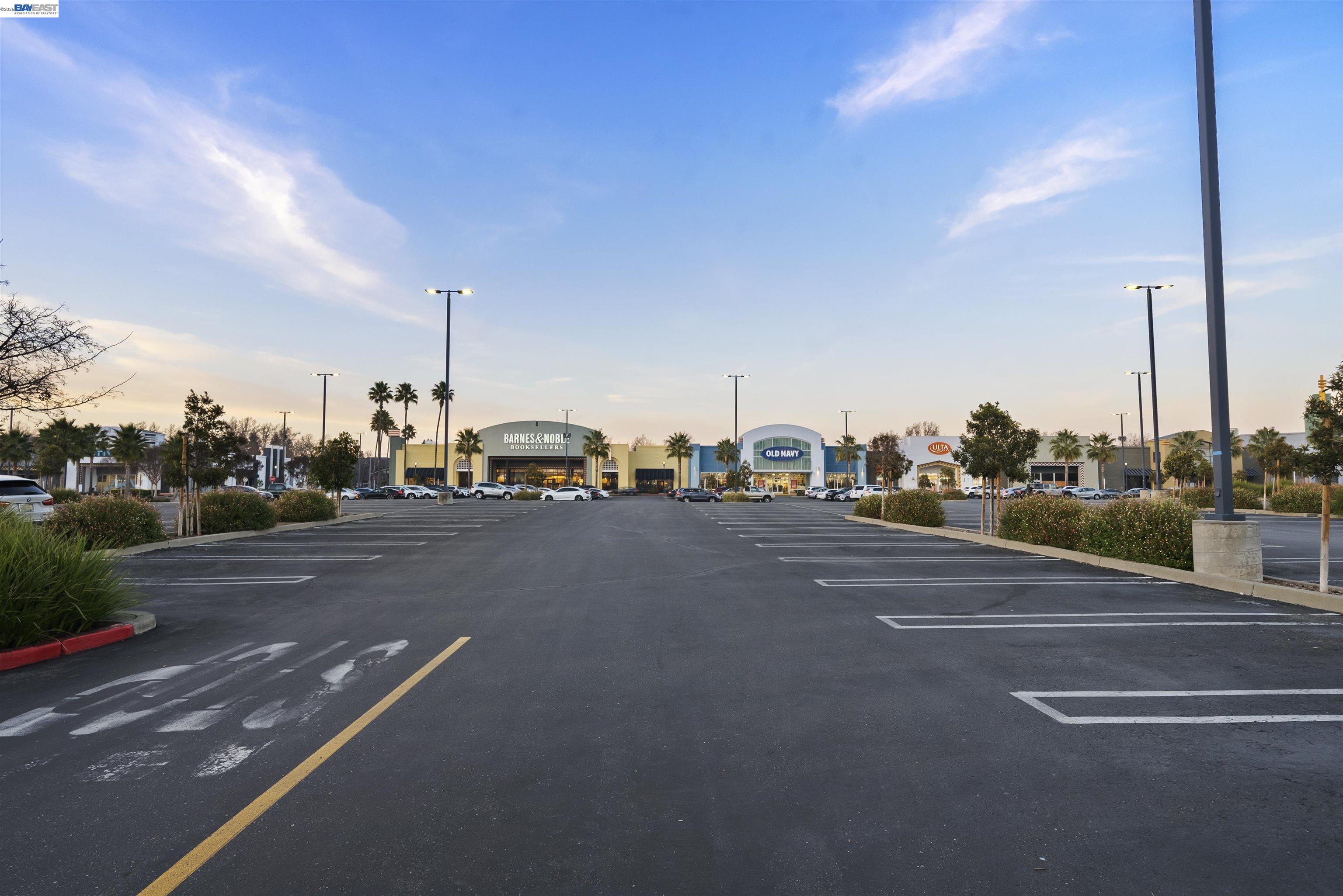 4717 Chestnut Court Dublin, CA 94568 - Photo 60 of 60 a view of a city street