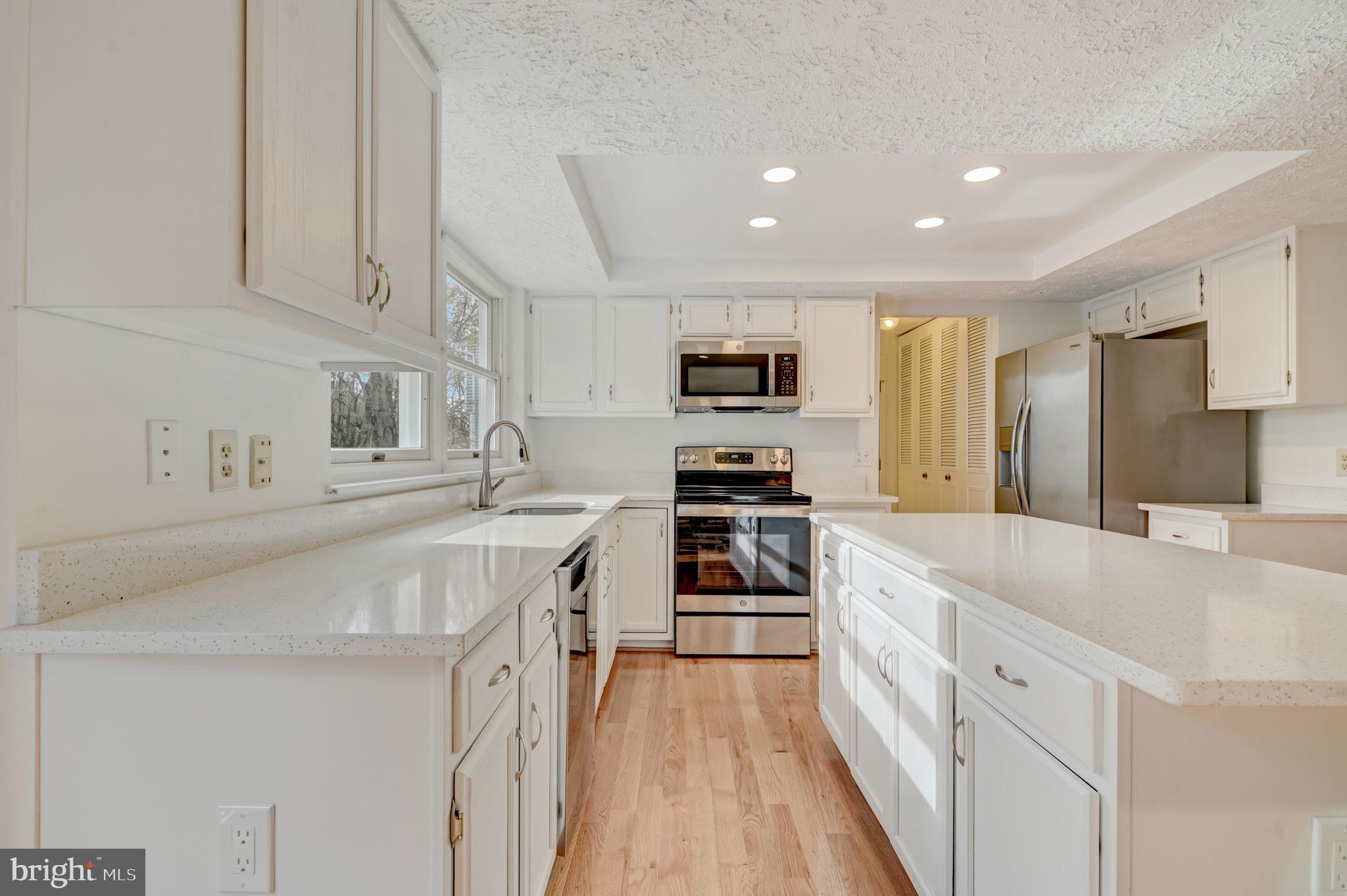 1401 Concord Point Lane Reston, VA 20194 - Photo 15 of 65 Kitchen with Quartz counters