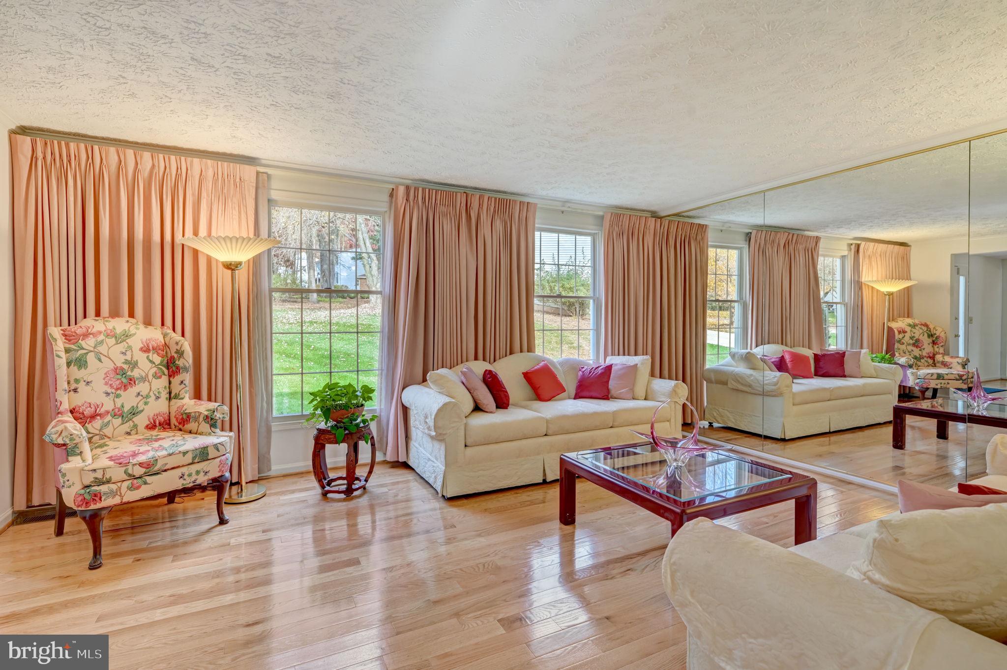 1401 Concord Point Lane Reston, VA 20194 - Photo 2 of 65 Living room