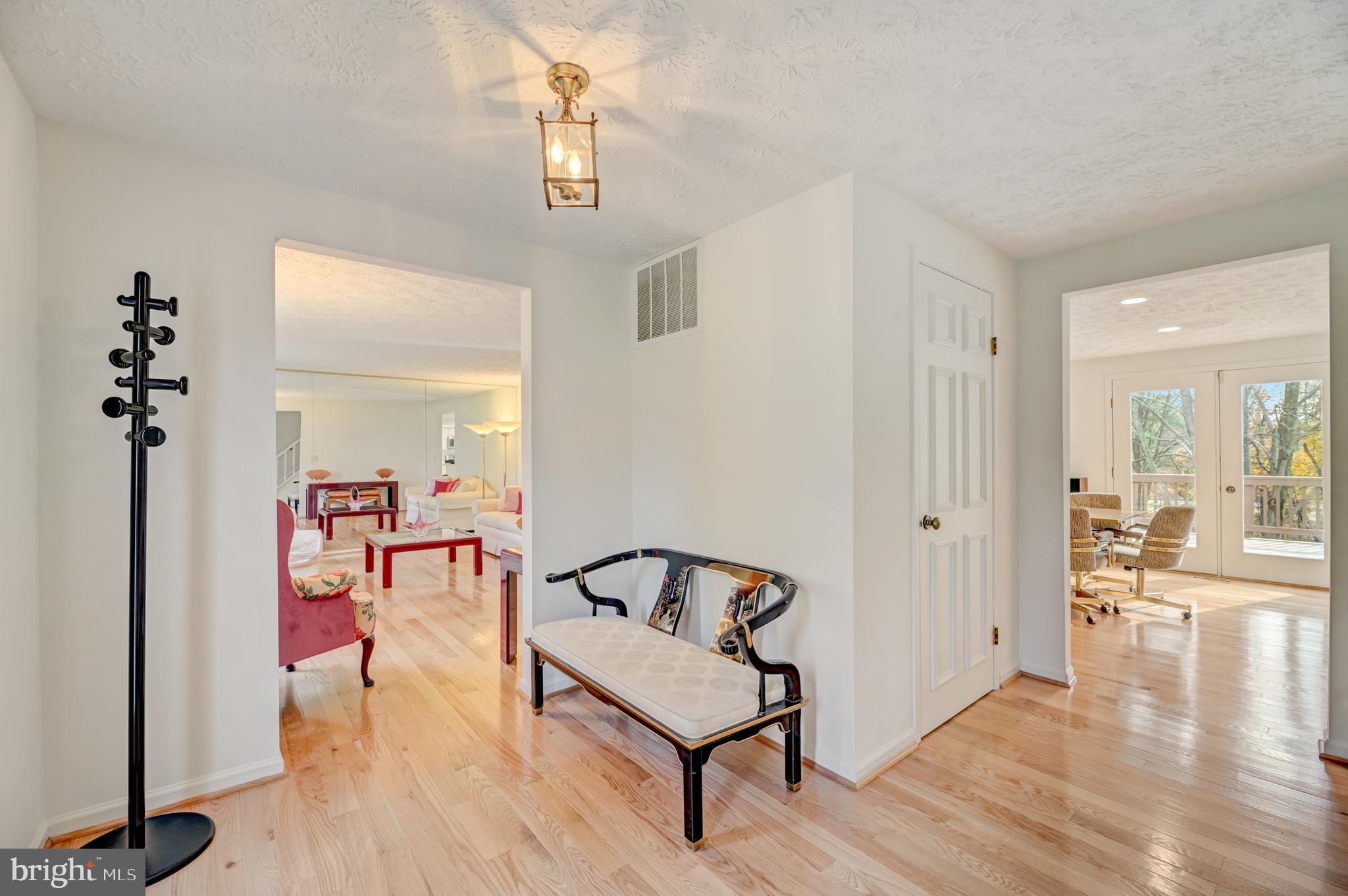 1401 Concord Point Lane Reston, VA 20194 - Photo 7 of 65 Foyer