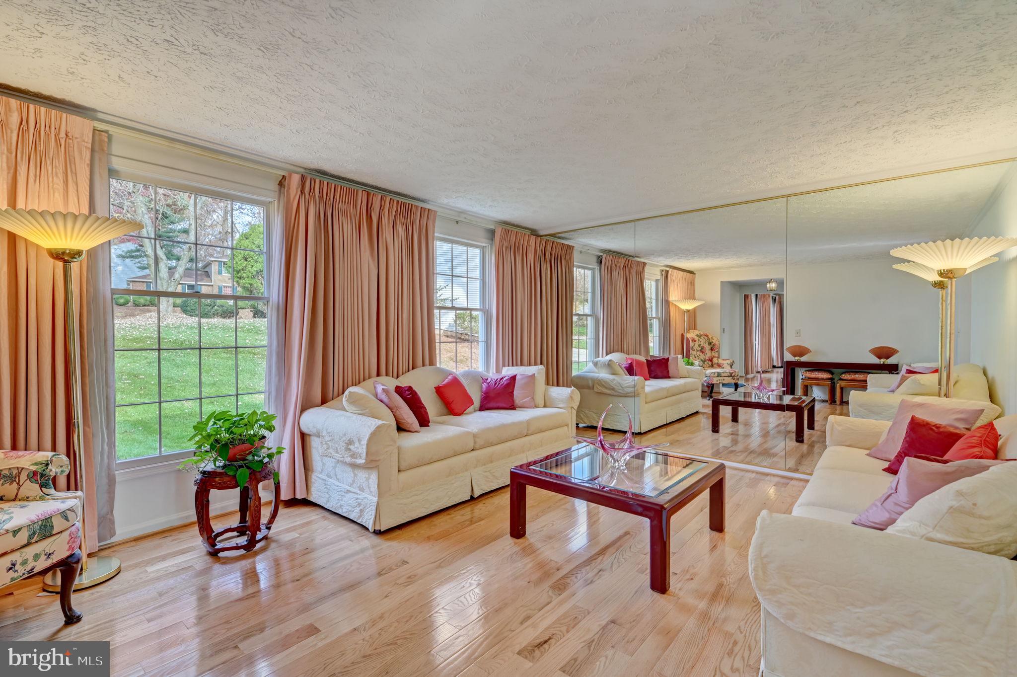 1401 Concord Point Lane Reston, VA 20194 - Photo 10 of 65 Living room