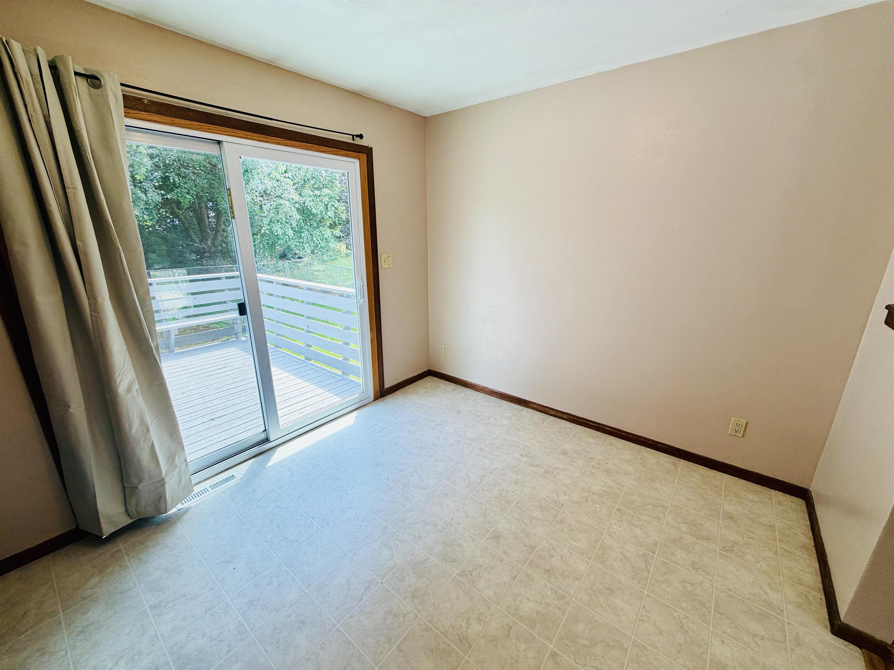 2210 Ridgeway Road Monroe, WI 53566 - Photo 15 of 41 Gallery Image 15