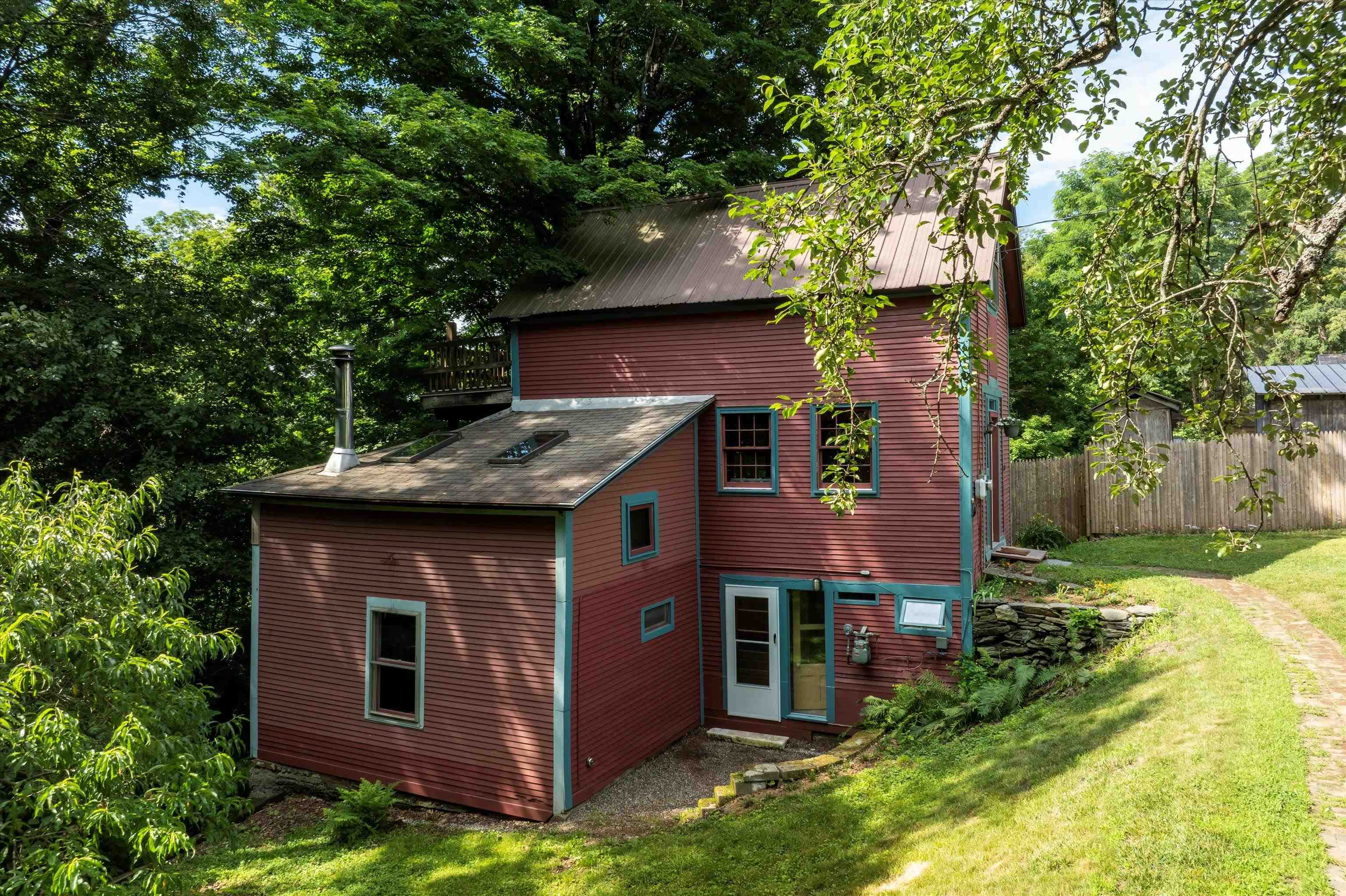 18-20 Bellows Falls Road Putney, VT 05346 - Photo 2 of 39