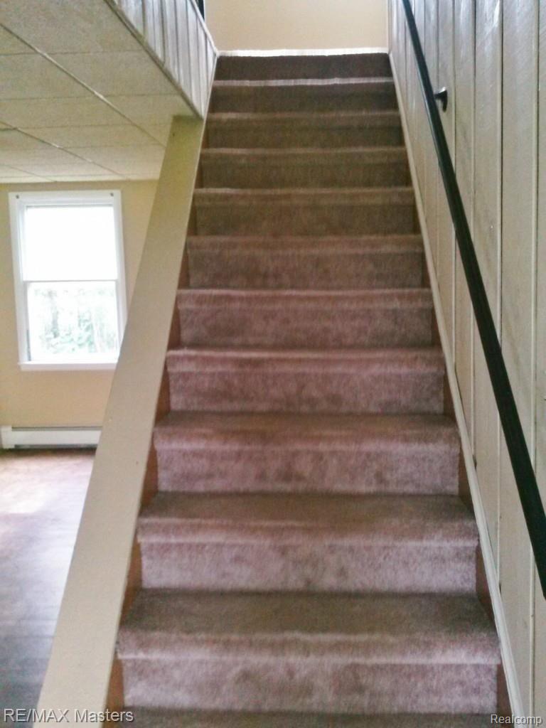 6575 Labo Road South Rockwood, MI 48179 - Photo 17 of 33 Staircase
