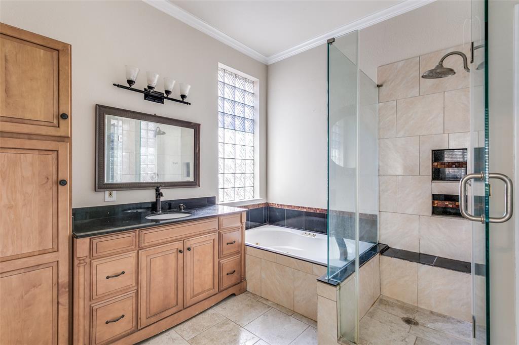 635 Burning Tree Lane Coppell, TX 75019 - Photo 20 of 26 Primary Bathroom