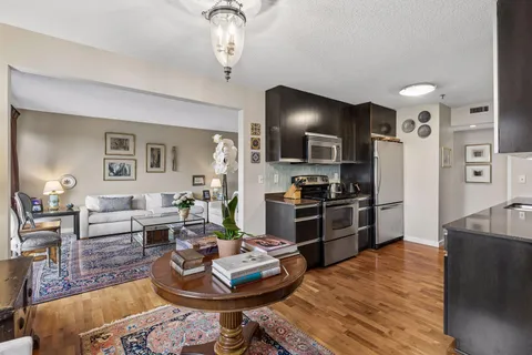 $395,000 | 48 Groveland Terrace, Unit 313, Minneapolis, MN 55403