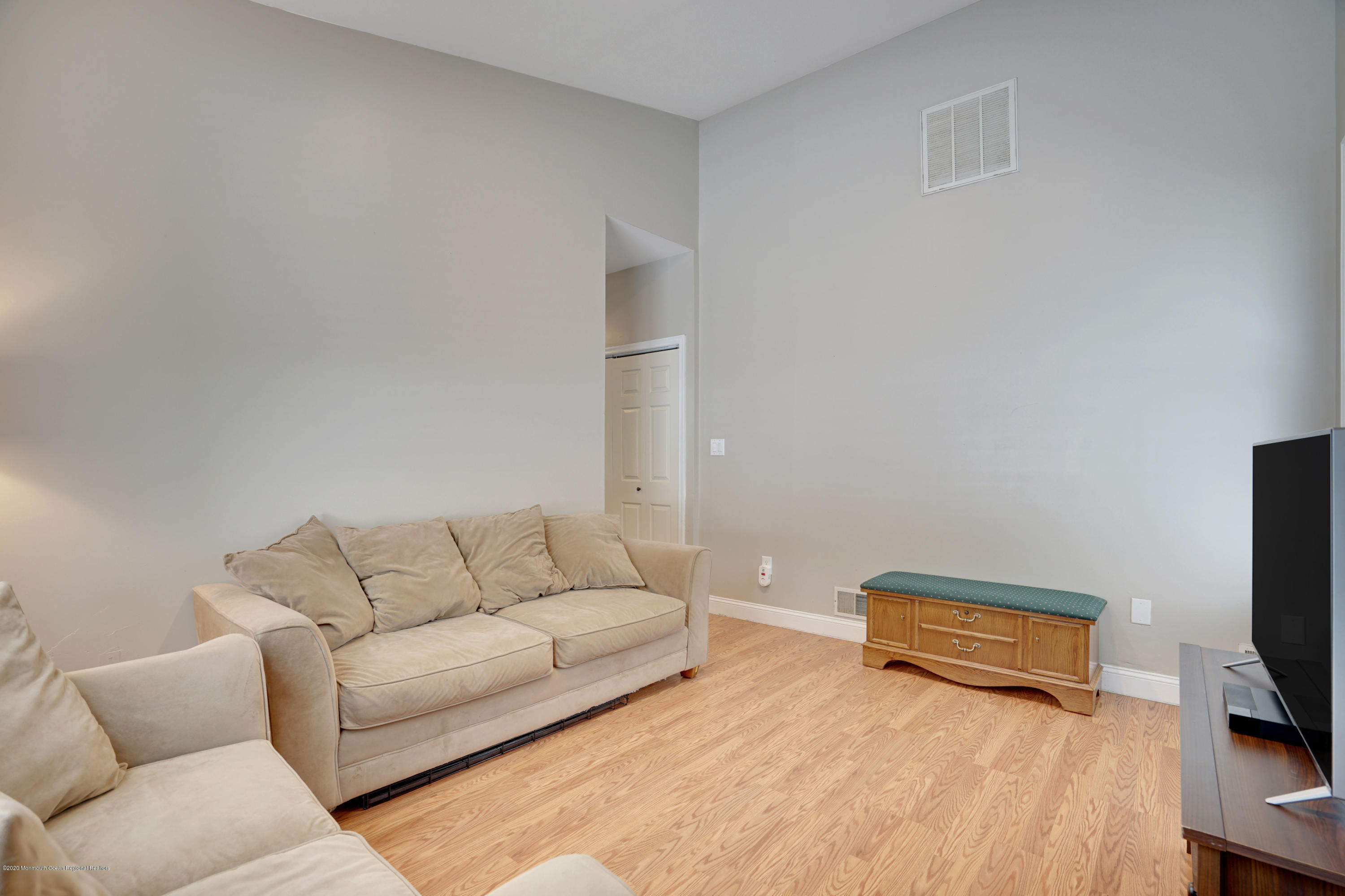 23 Skyline Drive Hazlet, NJ 07730 - Photo 19 of 39 026_dsc05637-dsc05641