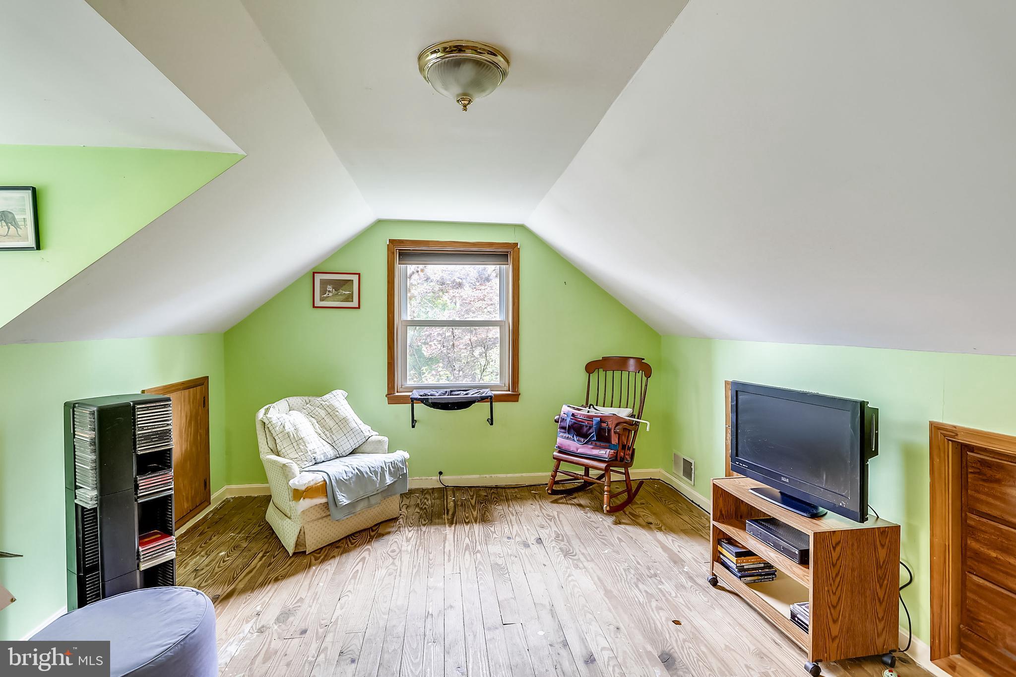11509 Newport Mill Road Silver Spring, MD 20902 - Photo 26 of 31 Bedroom 3 - with built-ins