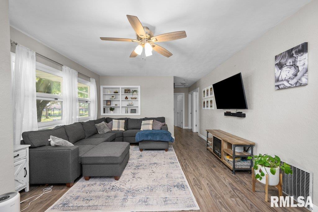 508 North 4th Street Eldridge, IA 52748 - Photo 14 of 31