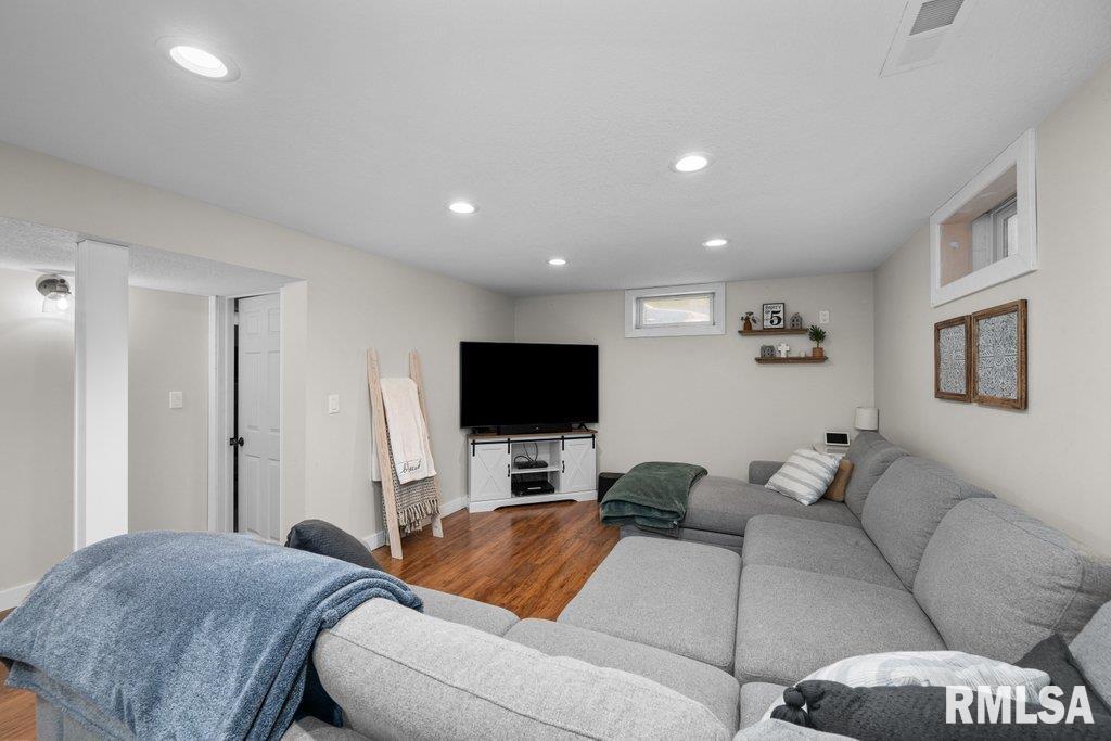 508 North 4th Street Eldridge, IA 52748 - Photo 23 of 31