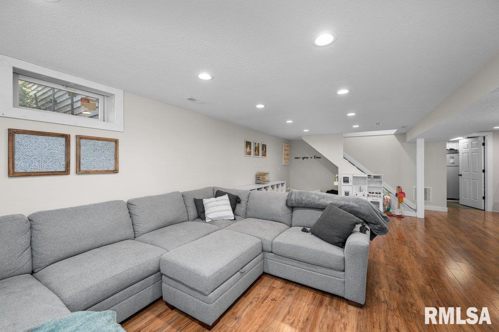 508 North 4th Street Eldridge, IA 52748 - Photo 25 of 31