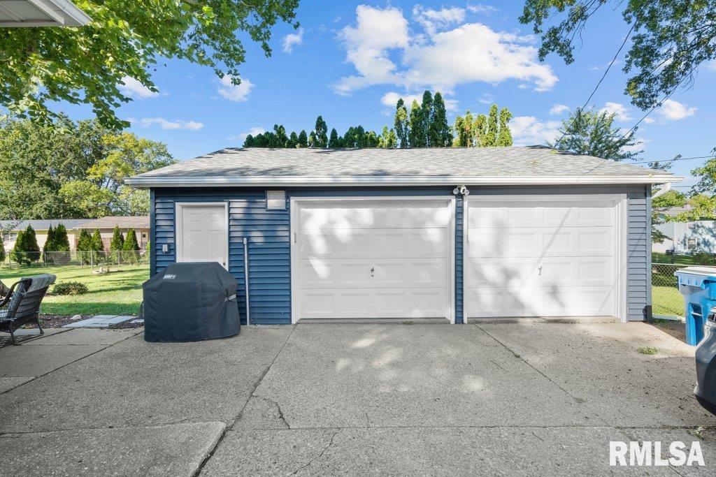 508 North 4th Street Eldridge, IA 52748 - Photo 3 of 31