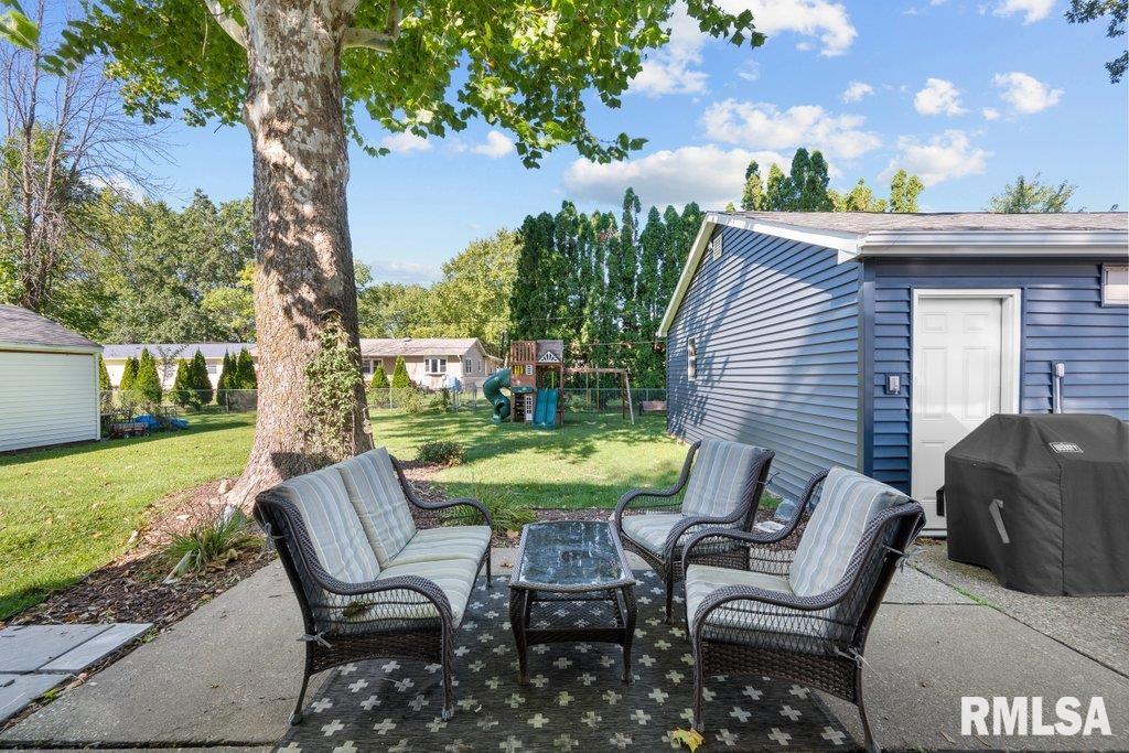 508 North 4th Street Eldridge, IA 52748 - Photo 5 of 31