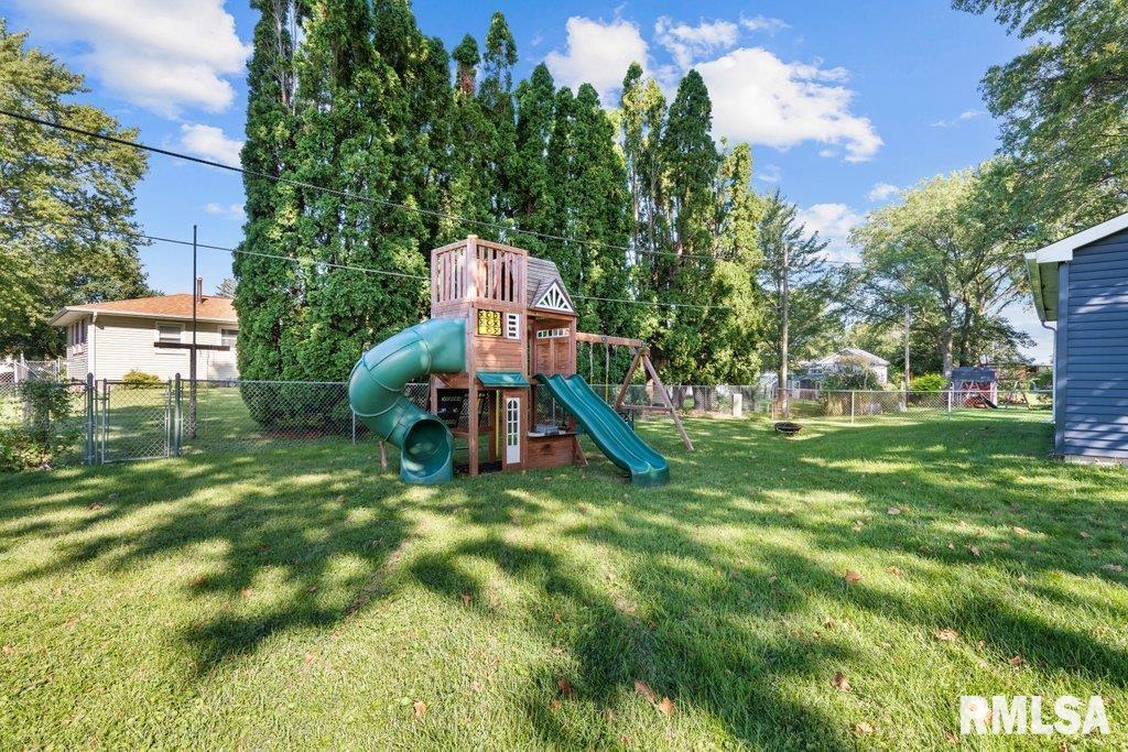 508 North 4th Street Eldridge, IA 52748 - Photo 6 of 31