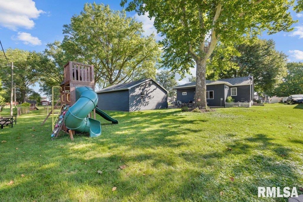 508 North 4th Street Eldridge, IA 52748 - Photo 7 of 31