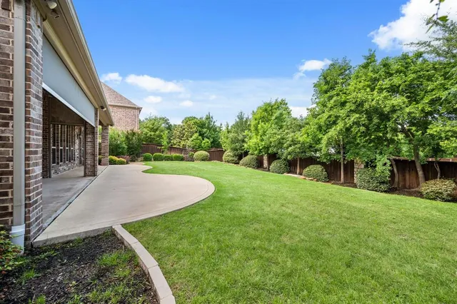 a front view of house with yard