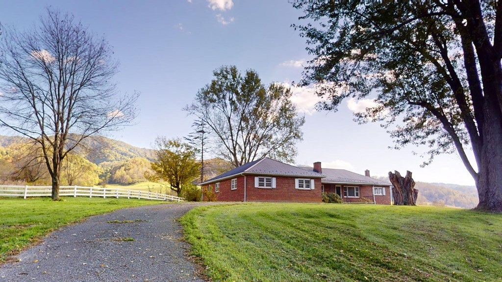 6472 Valley Road Saltville, VA 24370 - Photo 4 of 78 Gallery Image 4