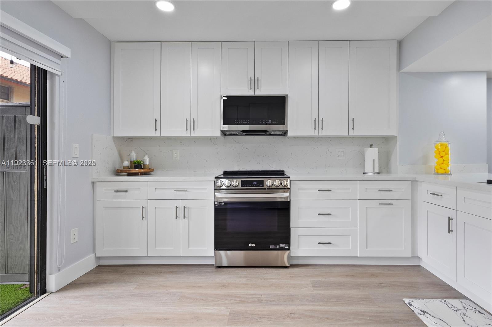 10053 Southwest 77th Court Miami, FL 33156 - Photo 11 of 25