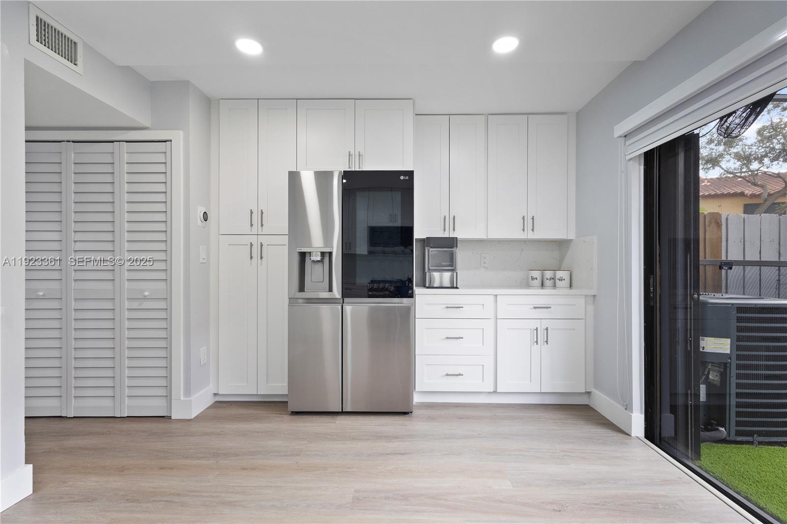 10053 Southwest 77th Court Miami, FL 33156 - Photo 12 of 25