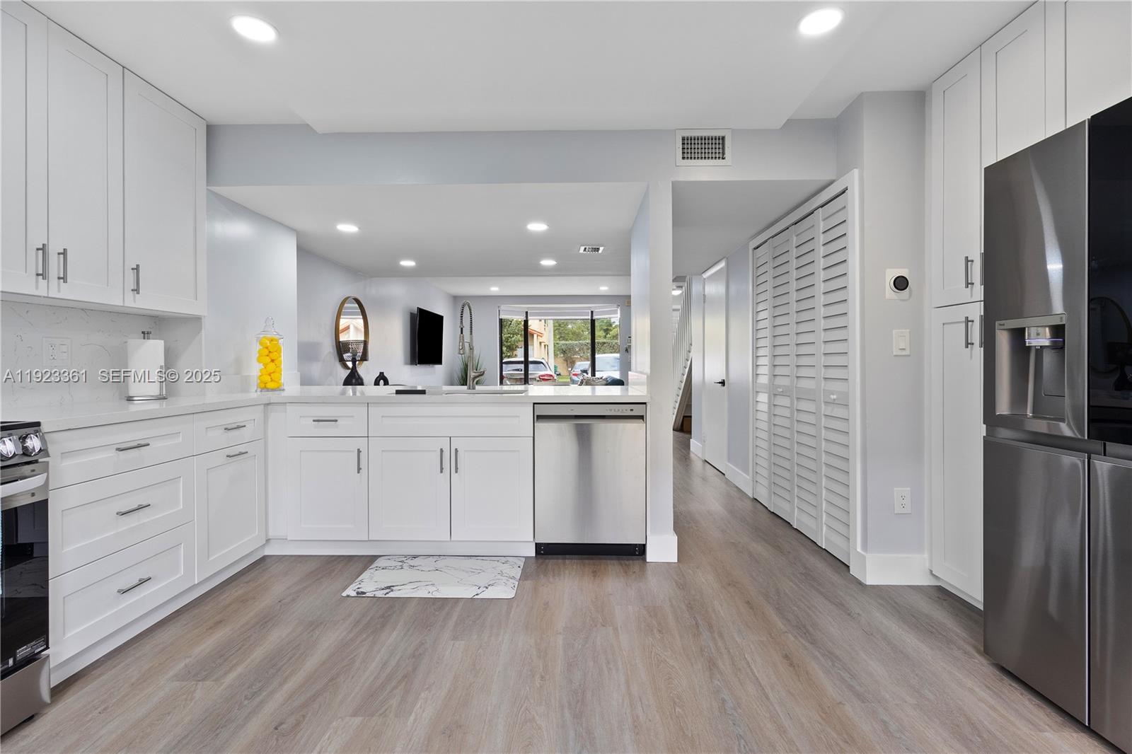 10053 Southwest 77th Court Miami, FL 33156 - Photo 13 of 25